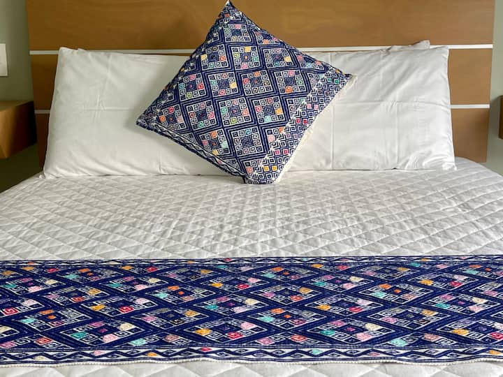 COLORFUL  Fina artesanía mexicana en las habitaciones y en toda la casa