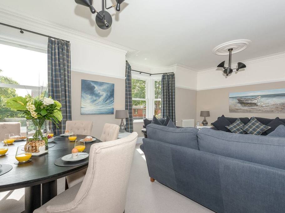 Spacious and comfortable living/ dining room