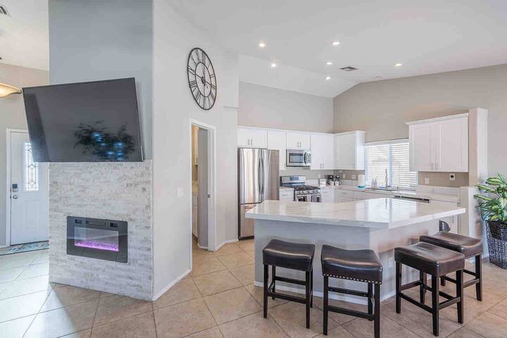 Playful decor, Pool/Spa 3 Bedroom gallery image 5