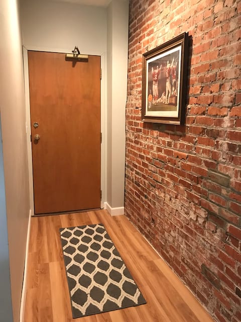 Charming 2 Bedroom Condo