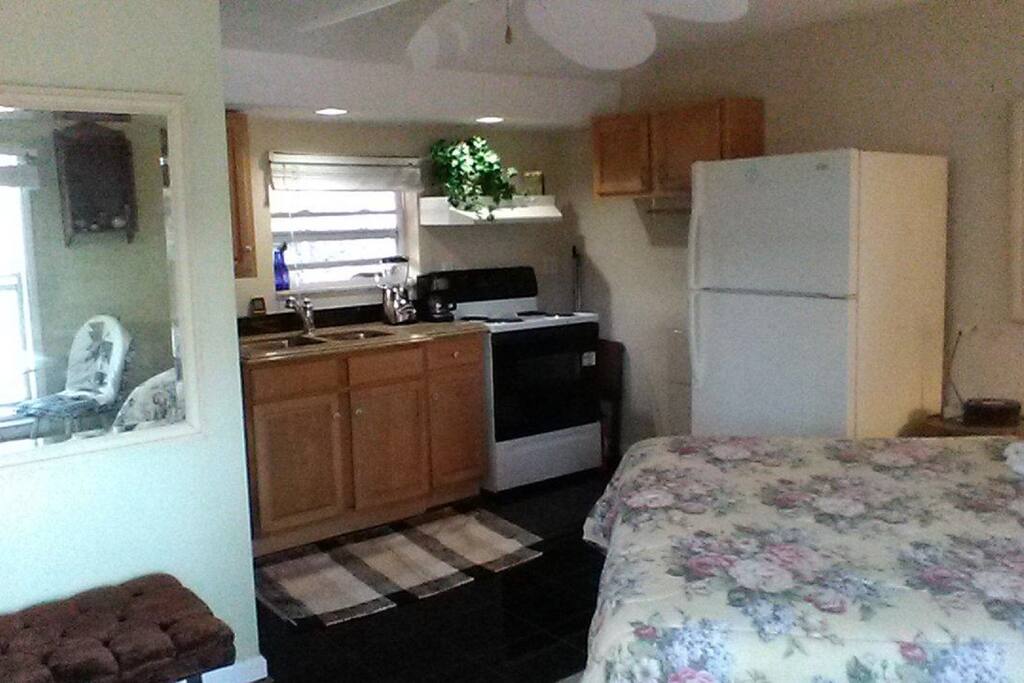 full size kitchen appliances, refrig, range w/oven, microwave