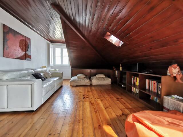 Chiado Charming River View Loft gallery image 5