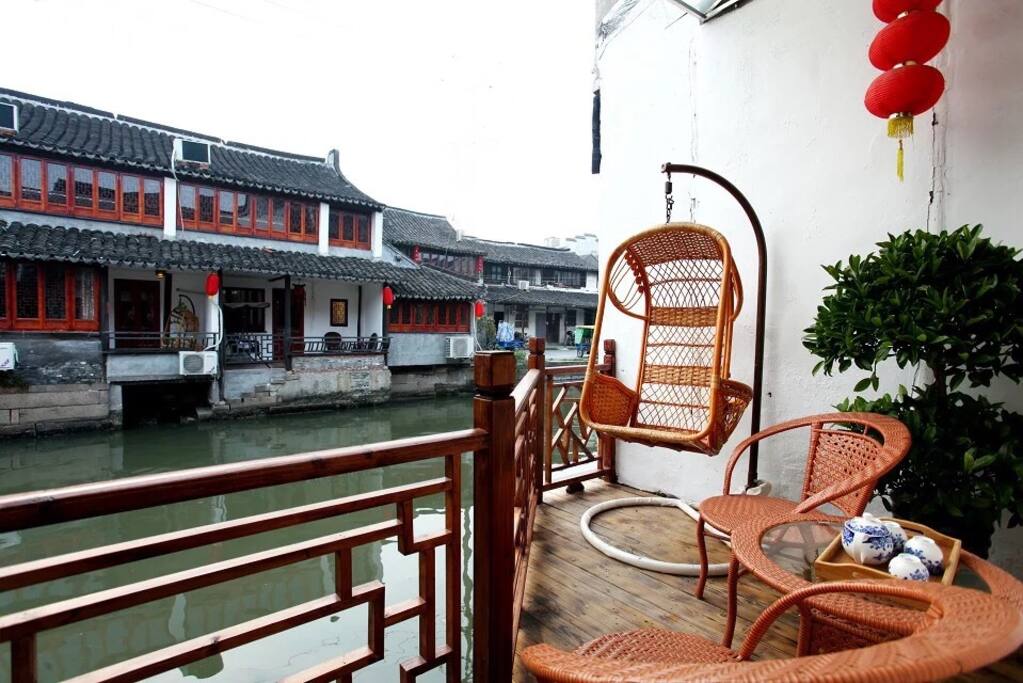 临河带独立阳台房