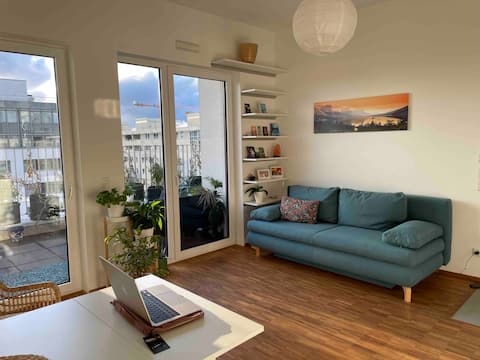 Top performing Airbnb: Bright apartment bathed in light in Frankfurt Am Main