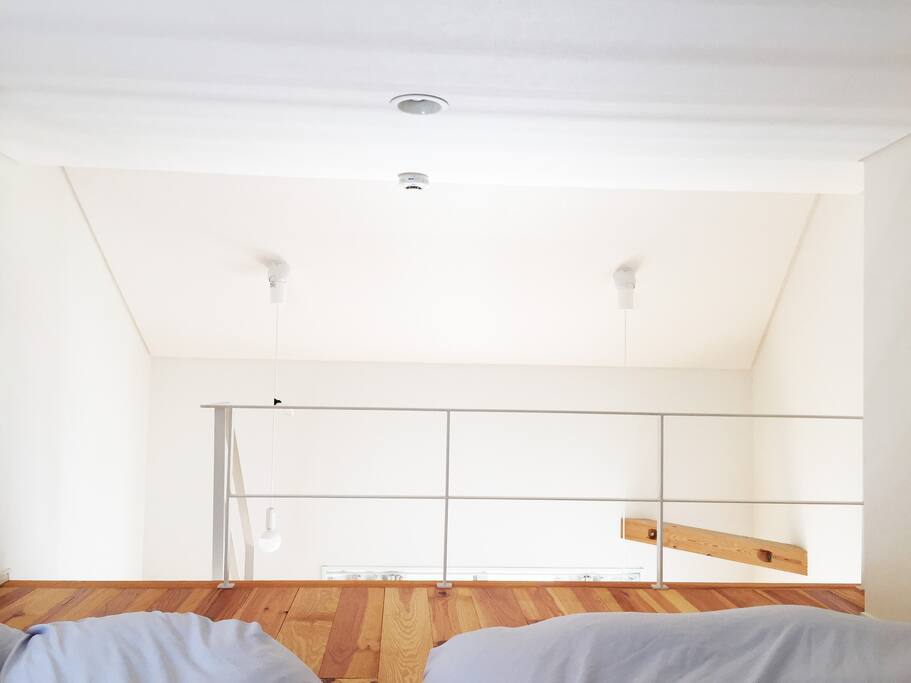 a wonderful morning will greet you on the loft.
The warm morning sun wakes you up to a beautiful day.