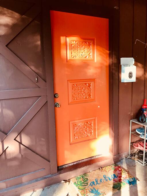 Our sweet '70s door, complete with aloha spirit!