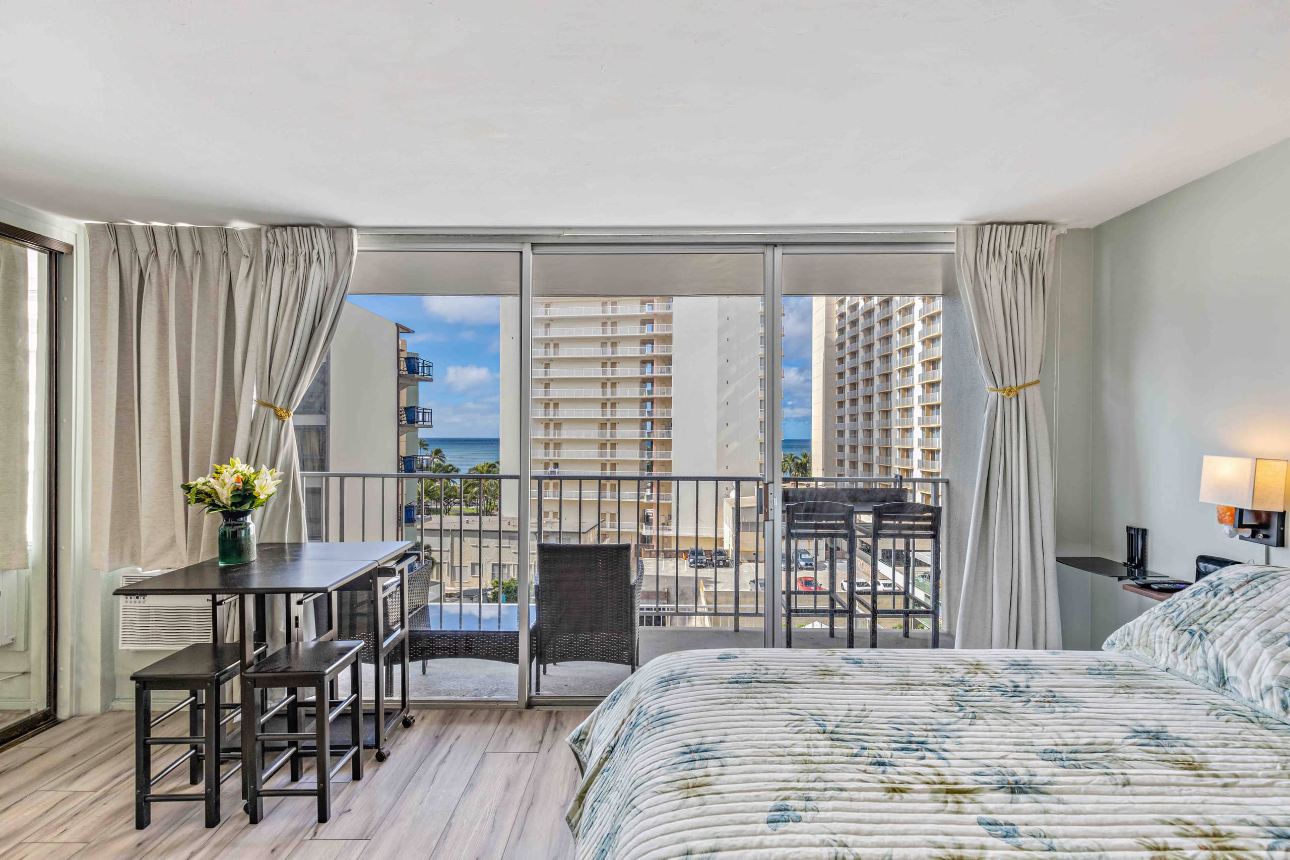 Condo in Honolulu · ★4.83 · Studio · 2 beds · 1 bath - Image 2