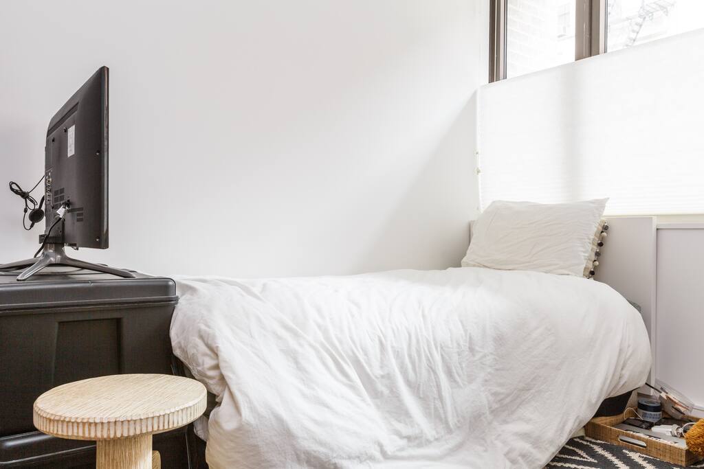 Single Bed with TV