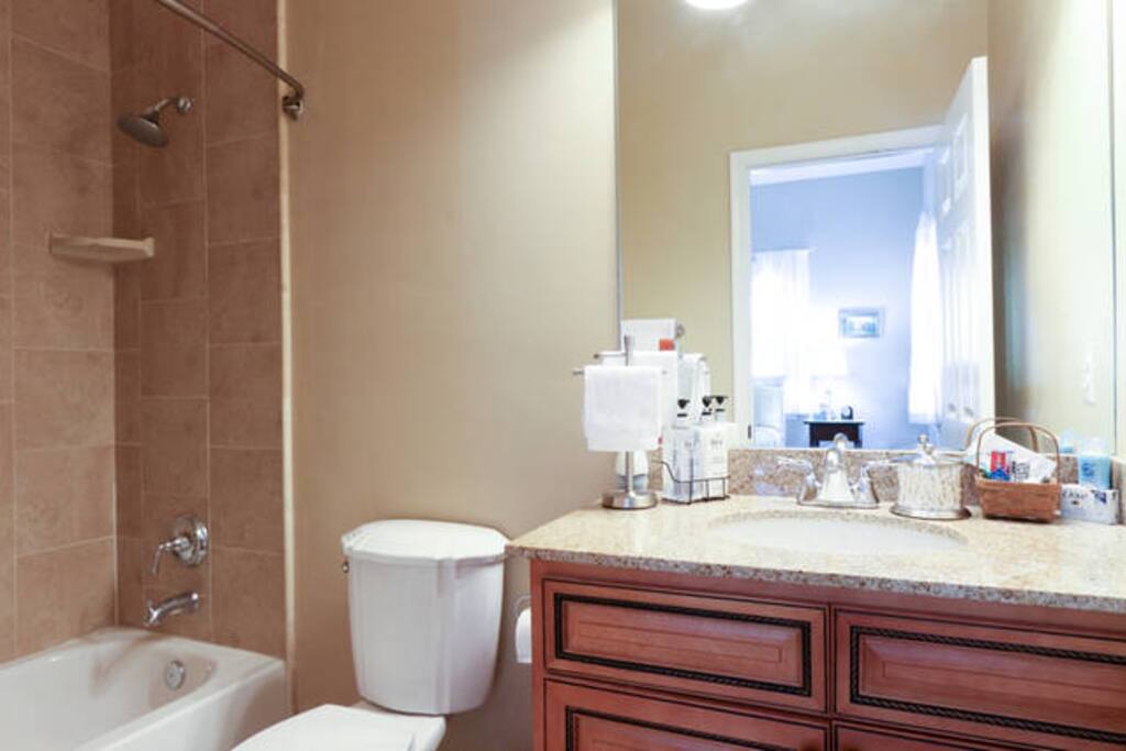 Private en-suite bath w/ shower/tub combo.