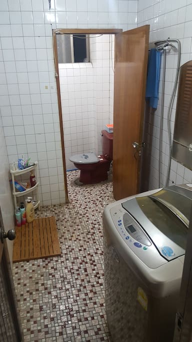 Old style bathroom with hand shower and very warm water.