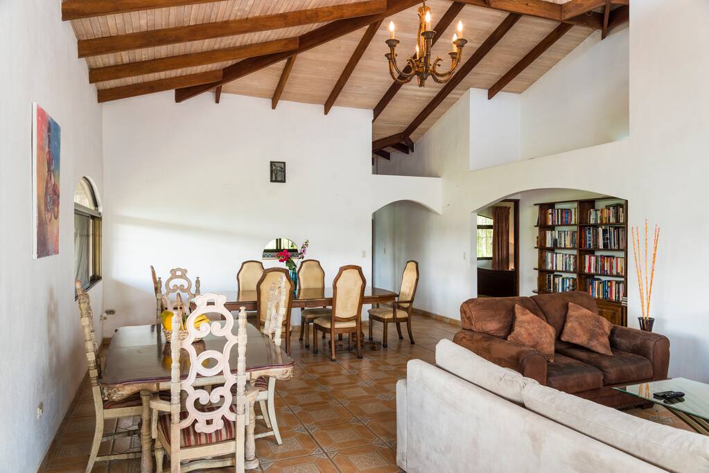 Very spacious and coo living area, perfect for events and get togethers with high ceilings designed for optimum airflow.