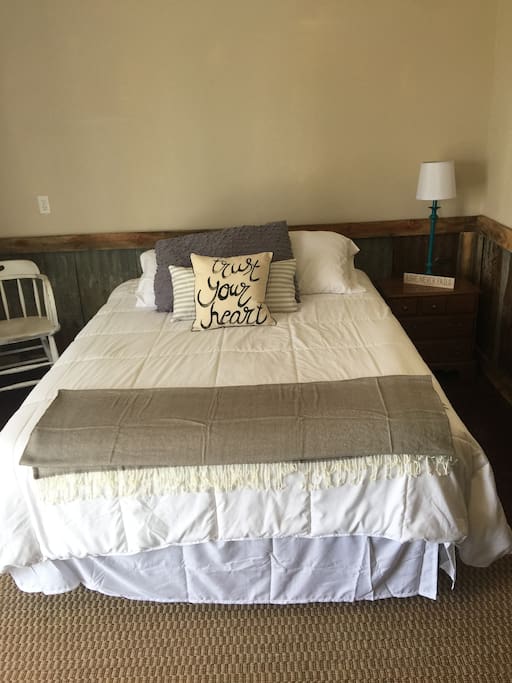 Guest bed full/queen
