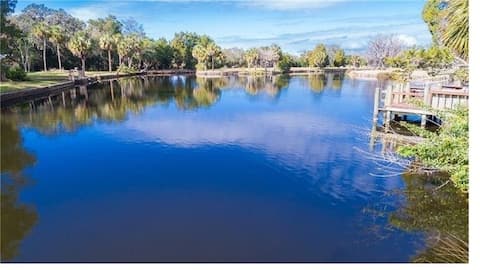 Old Homosassa Water Front, Ice Machine & Kayaks