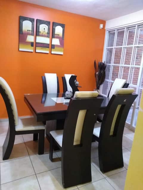 Top performing Airbnb: Entire place in an excellent location. in Soledad De Graciano Sánchez