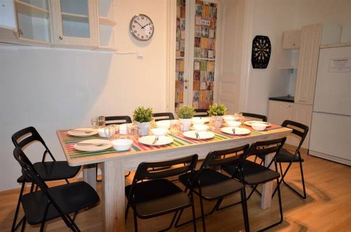 3BDR Apartment for groups in the center for 10 pax gallery image 5