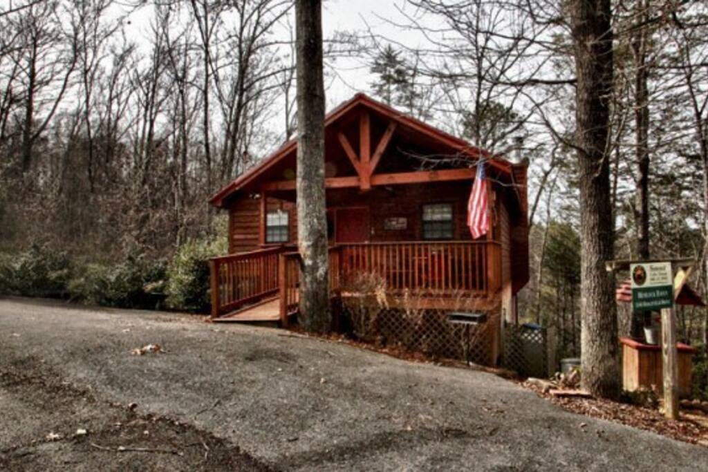 Cabin Between Pigeon Forge And Gatlinburg Bed Bath Cabin Between Pigeon Forge And Gatlinburg Bed Bath