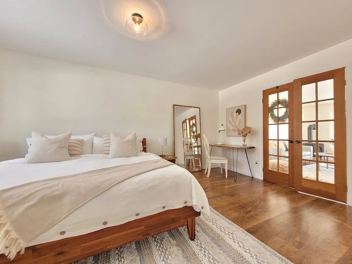 להרגיש כמו מלך בחדר השינה הראשי הזה!