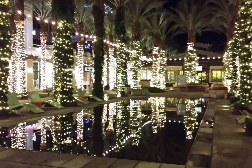 Shopping and nice restaurants nearby