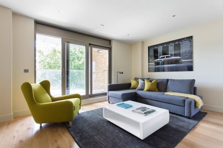 Chic & Secure 2 BR, 2 BR flat near the London Eye
