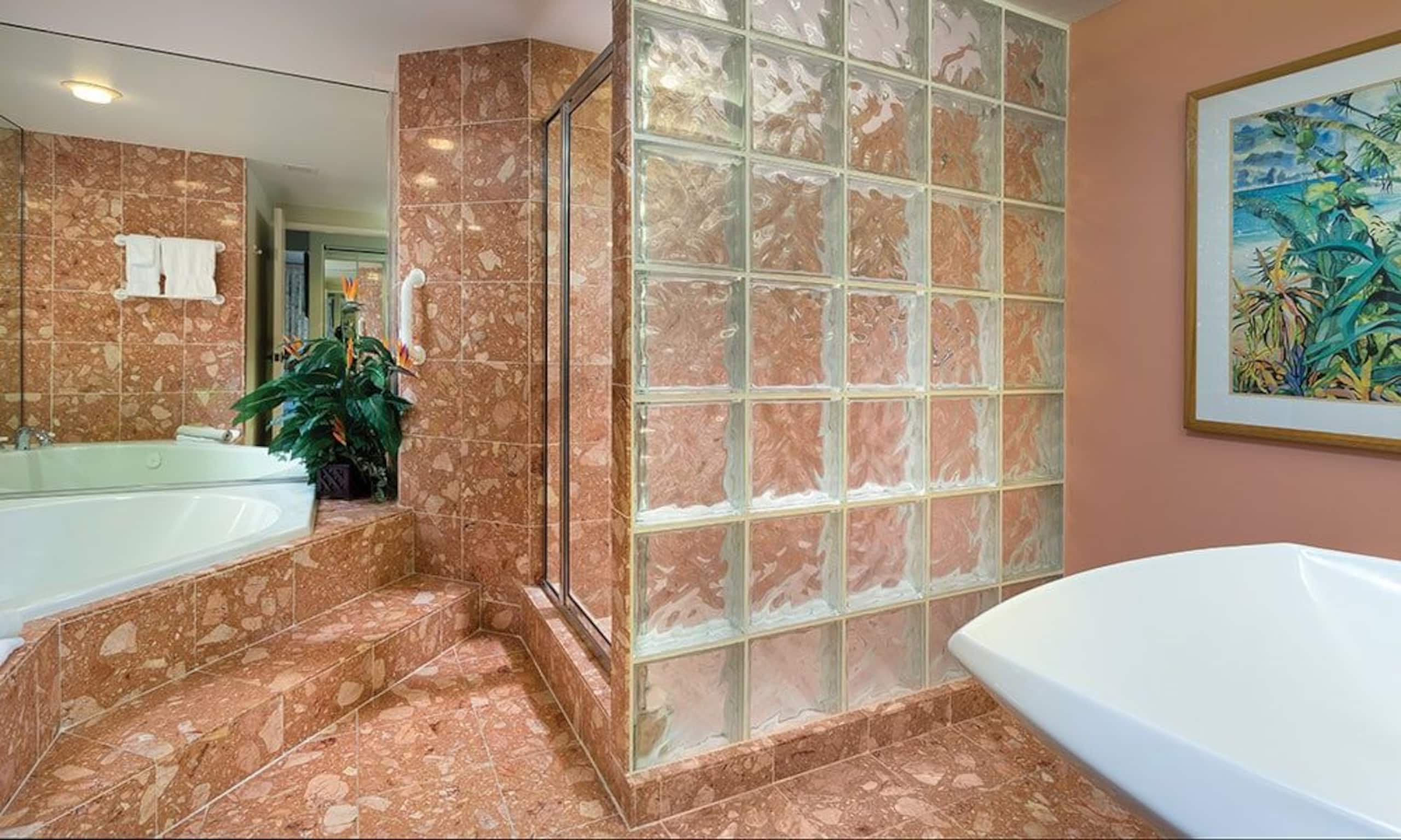 Condo in Kailua-Kona · ★4.5 · 2 bedrooms · 4 beds · 2 shared baths - Image 8