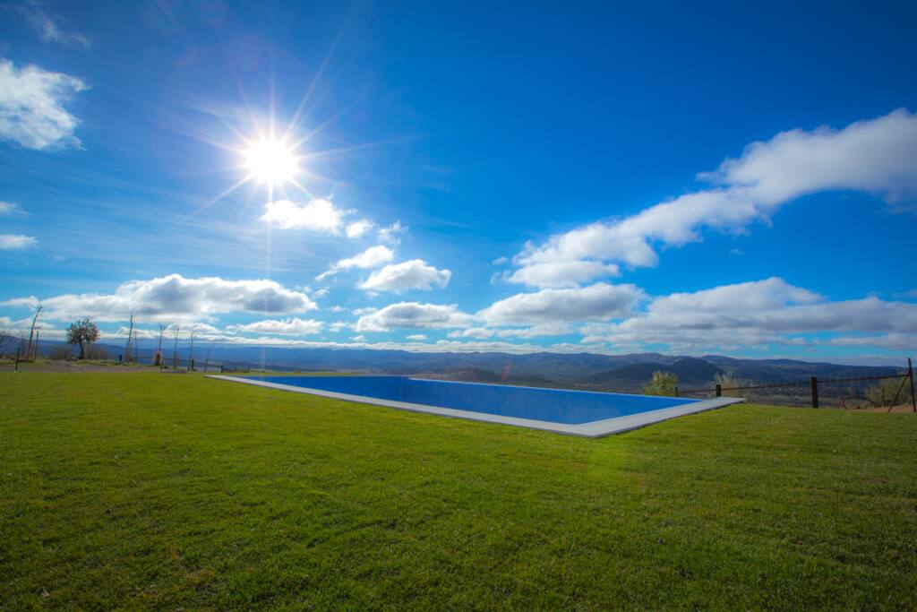 Piscina infinity de 13m con jacuzzi