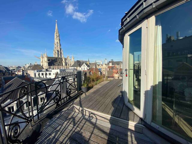 Penthouse with an amazing view on Grand Place gallery image 2