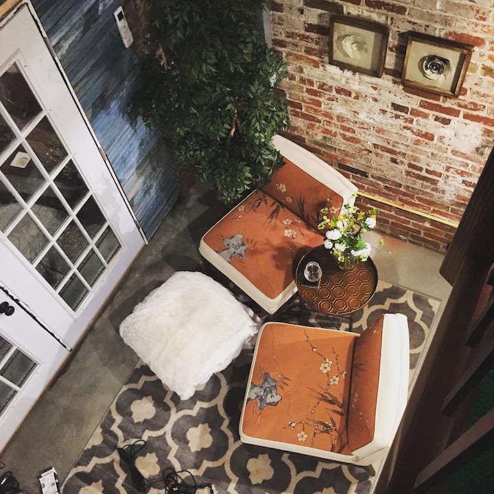 Nest 1905 Carriage House Apartment Guesthouses for Rent in