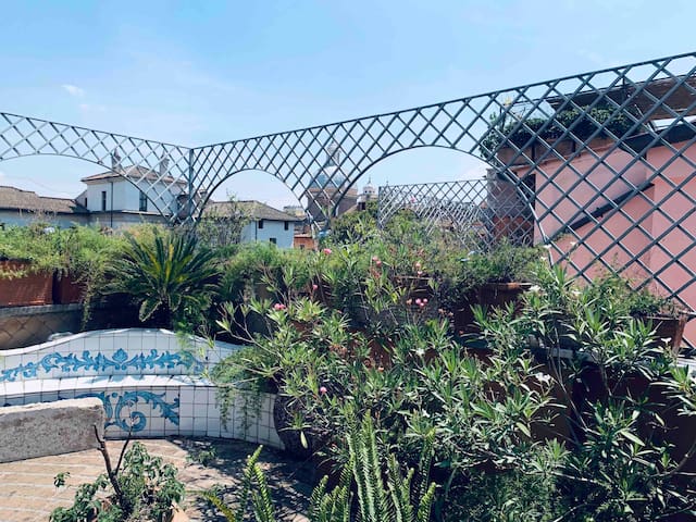 A quiet heaven penthouse in the heart of Rome