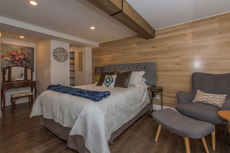 Old North's modern and private guest suite