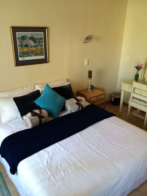 BEDROOM 2