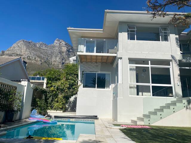 Luxurious and spacious family home in Camps Bay gallery image 5