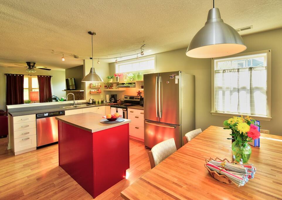 Eat-in Kitchen