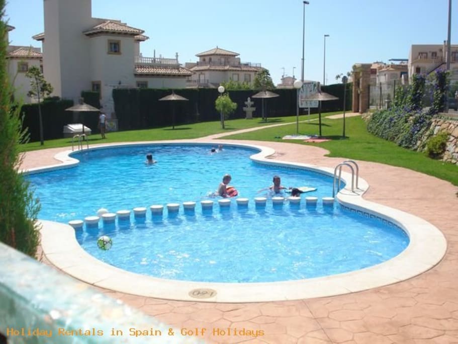 playa-flamenca-3-bed-house-pool