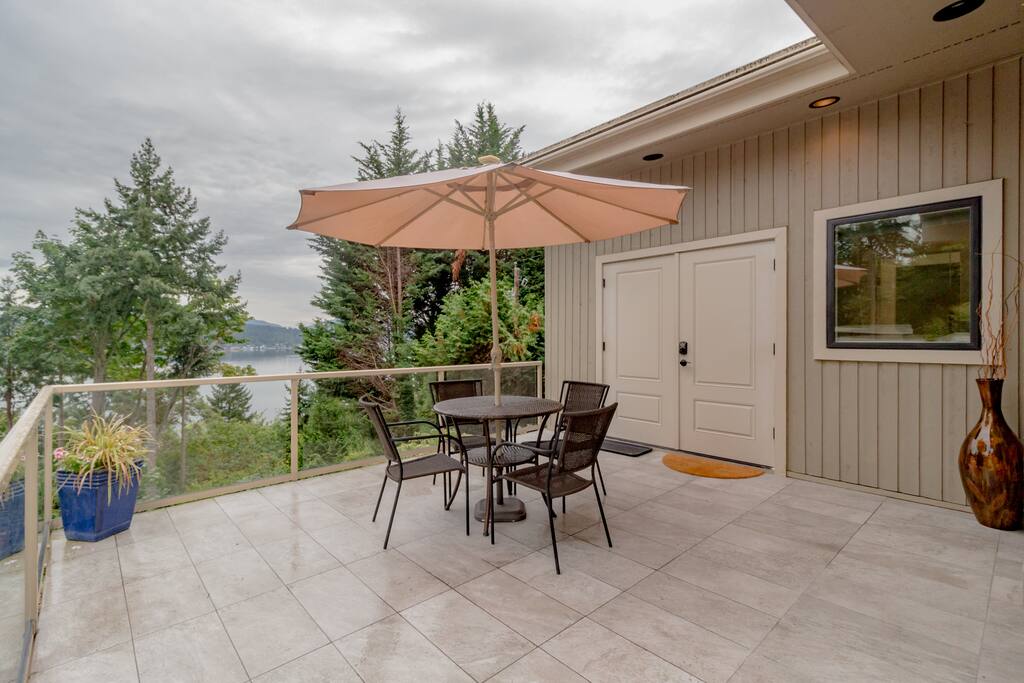 Upper level one bedroom suite