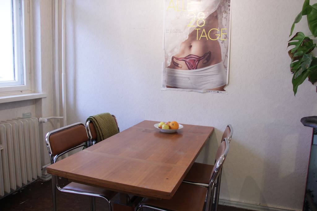 Dining area (the table can be extended)
