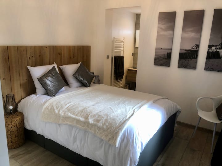 chambre 4 avec un salle d'eau attenante