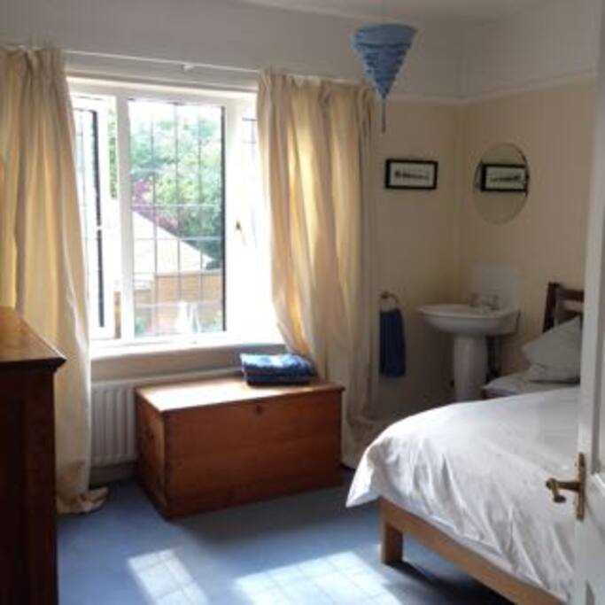 Double bedroom pic 1