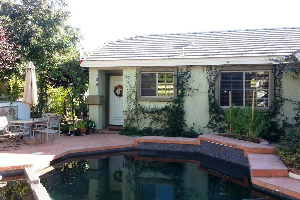 Separate Guest House next to Pool and heated spa