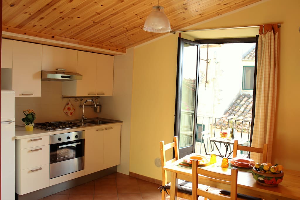 Soggiorno-Cucina con balcone
