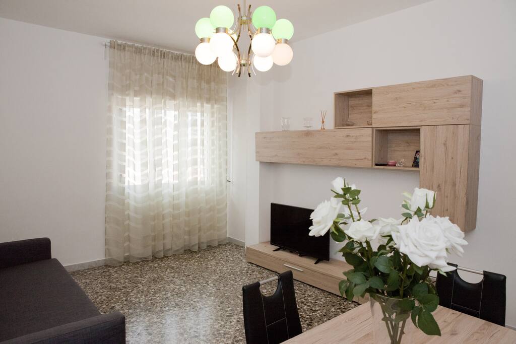 Soggiorno con divano letto e TV LCD