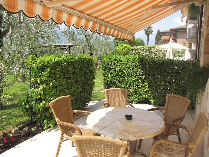 Villa Margherita Lakefront 2br Apt Pool And Beach - Monte Baldo