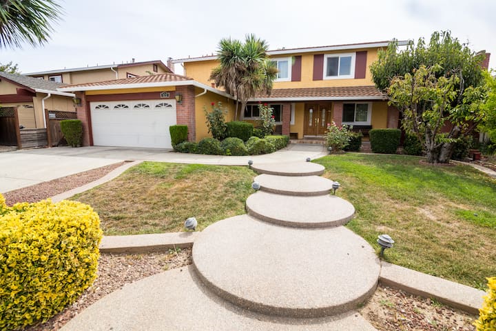 Spacious house with 5 bedrooms, 3 bathrooms