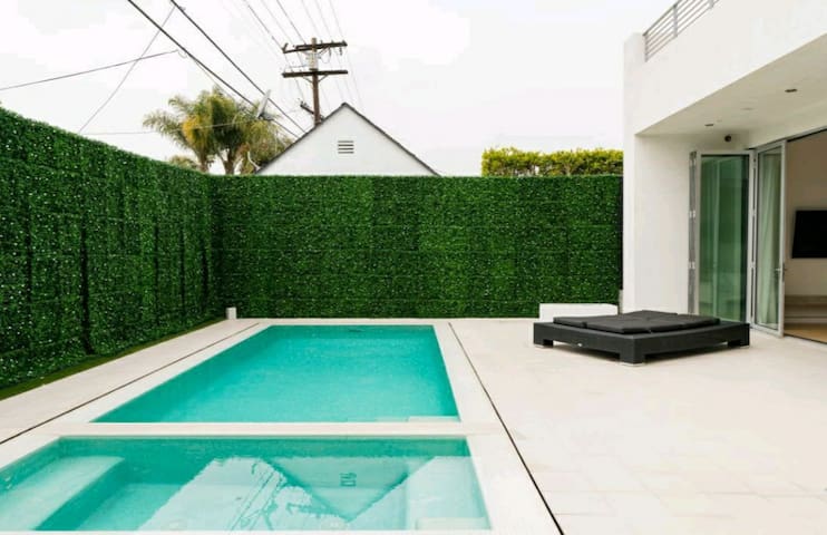 Bervely Grove Luxurious