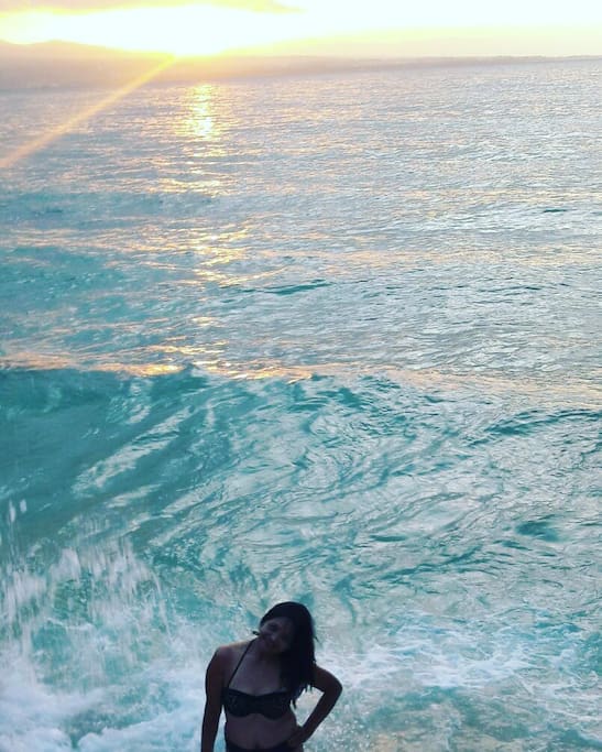 amazing direct on the cristal clear sea and enjoy sunset and sunrise