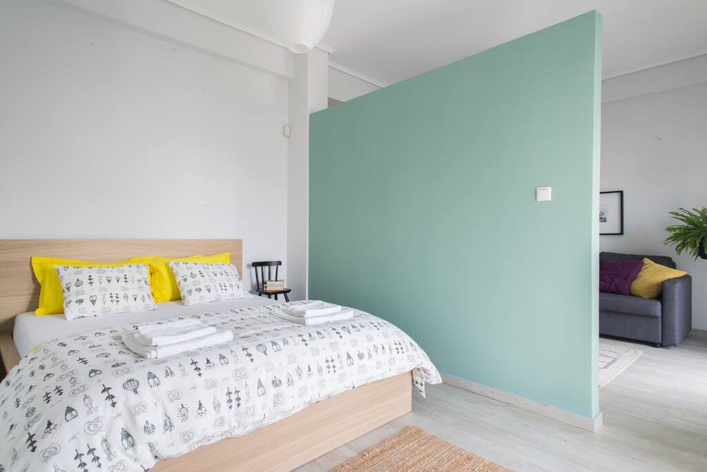 Bedroom with queen size bed