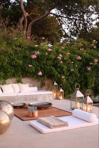 CASCAIS HOLIDAY VILLA WITH PRIVATE POOL gallery image 3