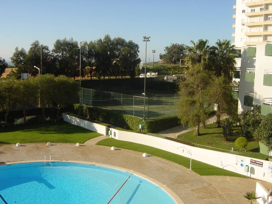 Jardins e courts de ténis