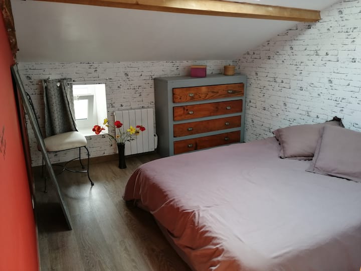 habitación 4: una cama de 140