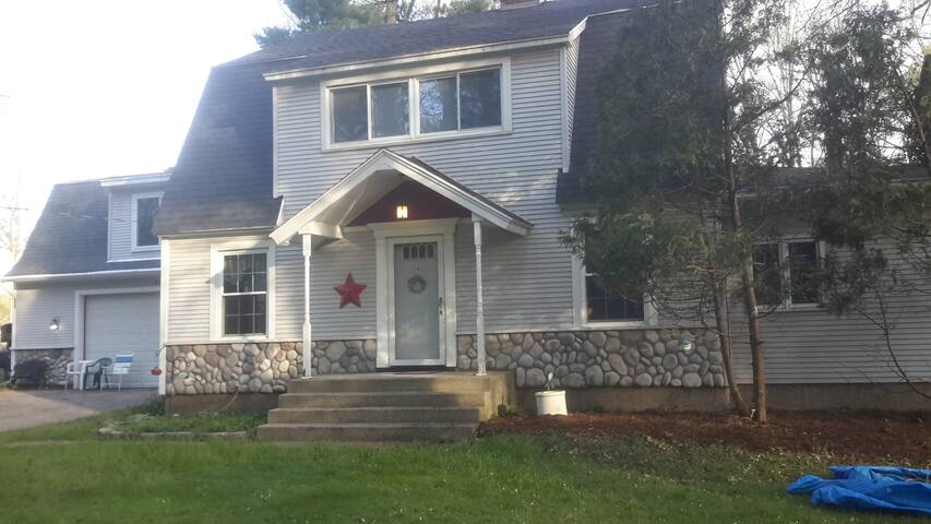 Quiet Nature setting near Grand Rapids, Sleeps 1-6