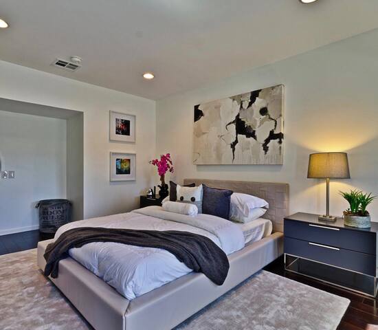 NEW MODERN 3 BED HOUSE, VIEWS !! gallery image 5